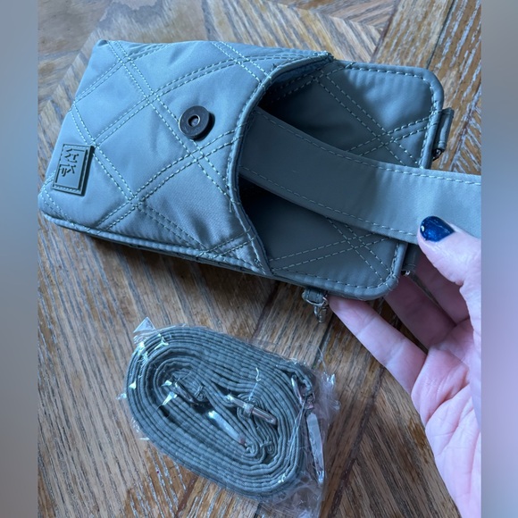 IHKWIP The Ring-Ring Cellphone Crossbody Bag Army Sage Green NWT - Picture 3 of 5